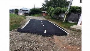 Muhtarın dediğine göre; A han buradaki ev...