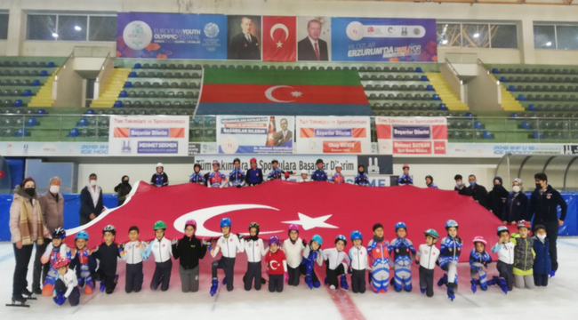 Minik short track sporcularından güzel bir kutlama