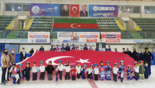 Minik short track sporcularından güzel bir kutlama