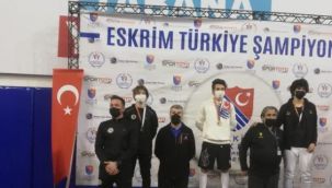 Erzurumlu Eskrimci Emir Akal, Türkiye Şampiyonu oldu