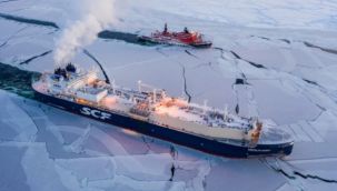 Kuzey Buz Denizi'ni geçti