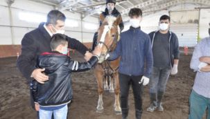Devlet koruması altında bulunan Afgan çocuklara Atlı terapi