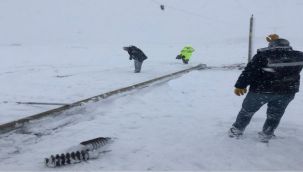 Fırtına enerji nakil hatlarına zarar verdi