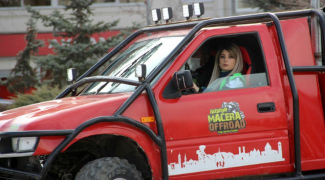 Sümeyye Ayan, 'Minik Eller Üşümesin' için Erzurum'da