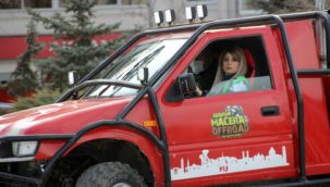 Sümeyye Ayan, 'Minik Eller Üşümesin' için Erzurum'da