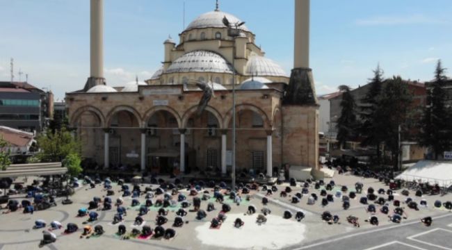 Ramazan ayının son cuması kılındı