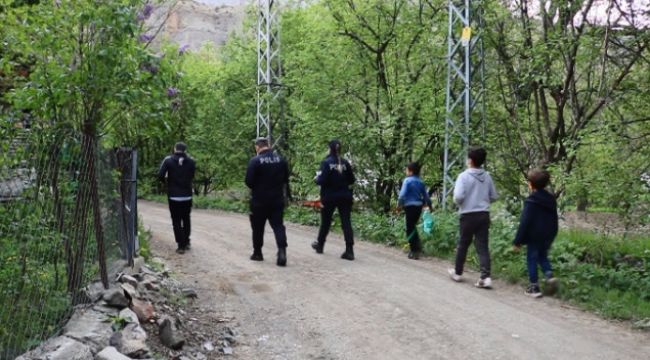 Uzundere'de polislerin alkışlık çalışması