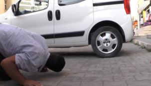 Liasiğe dolanan yılan ilçeye kadar geldi