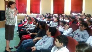 Mürüvvet öğretmenden oğlu Murat Demirtaş'ın anısına Hınıs'a kütüphane...