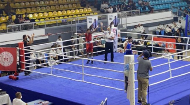 Büyükşehir'in sporcusu Özkısa boksta Türkiye şampiyonu oldu