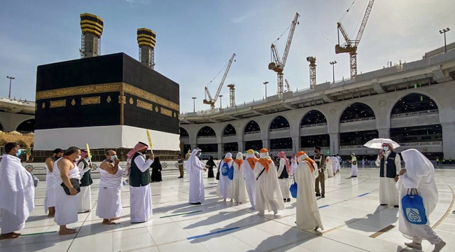 Kabe'de Hacı adaylarının ilk tavafı başladı