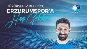 Sağ bek Celal Hanalp...