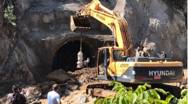 İspir'de tünelde kaybolan işçiyi arama çalışmaları devam ediyor