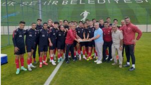  Milli sporculara tatlı ikramı