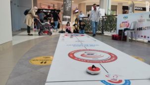 AVM'de buz sporları tanıtıldı