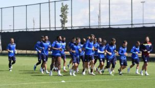 Dadaşlar, kulüp tesislerinde antrenmanlarına devam ediyor