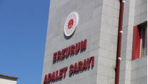 Kendilerini dolandıran kadınların doğum gününde pasta bile kestiler