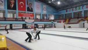 Curling 2022 Kış Olimpiyat Oyunları Ön Eleme Müsabakaları Erzurum'da son gününde devam ediyor