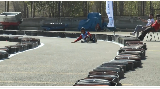 Erzurum'da Tekerlekli kızak yarışları