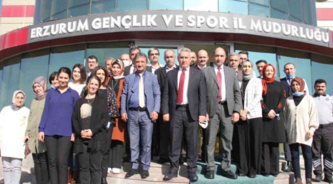 Taşkesenligil personelle vedalaştı