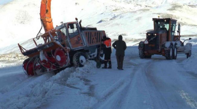 2 bin 885 rakımlı Palandöken geçidinde nefes kesen karla mücadele çalışması