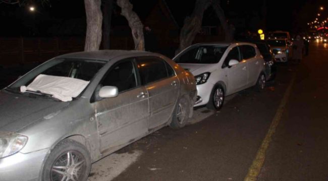 Buzlanan yolda zincirleme trafik kazası, 4 araca çarparak durabildi