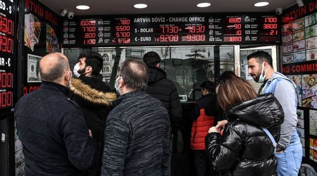 Döviz düştü, vatandaşlar döviz bürolarına koştu