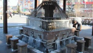 Erzurum eksi 16'yı gördü şadırvanlar adeta buzdan şelaleye döndü