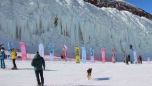 Buz üzerinde nefes kesen anlar