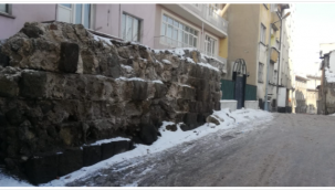 Erzurum kalesi dış surlarından kalan tek parça