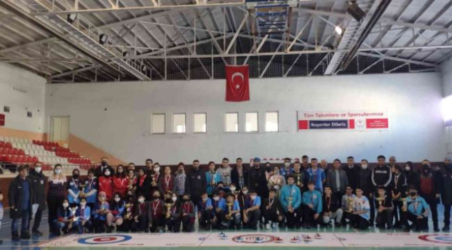 Floor curlingte şampiyonlar belli oldu