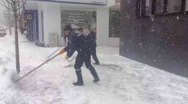 Erzurum'da kar yağışı etkili oldu, kent beyaza büründü