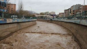 Oltu Çayının debisi yükselmeye başladı
