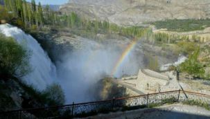 Tortum Şelalesi coştu