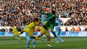 İlk yarı hayal kırıklığı; BB Erzurumspor: 2 - İstanbulspor: 4