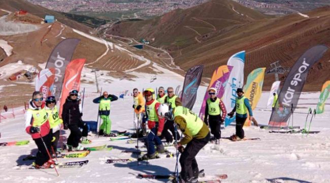 Palandöken'de "en baba yarış"