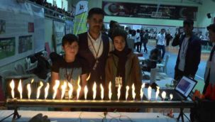 Bu öğrenciler ses dalgalarını alevle somutlaştırdılar