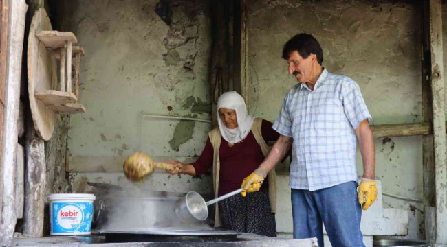 Karnavaz pekmezi kaynamaya başladı