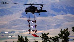 23 Temmuz Kongresu, Türk Yıldızları ve Çelik Kanatlar'ın uçuş gösterisi nefes kesti