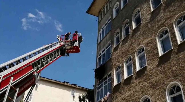 Anne anahtarı evde unuttu, 1 yaşındaki bebeği itfaiye kurtardı