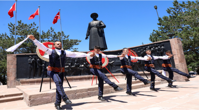 Atatürk'ün Erzurum'a gelişinin 103. yıl dönümü