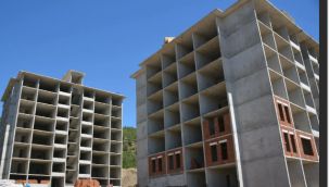 Konutlarda yarım bırakılan işler vatandaşı bıktırdı