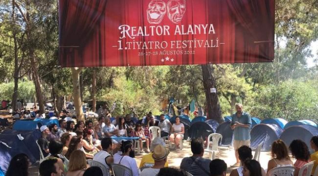 "Bir Bayram Sabahı" Alanya Tiyatro Festivali'nde