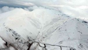 Zirve beyaza büründü eşsiz manzara dron ile havadan görüntülendi