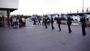 Rus turistler davul zurna ile karşılandı