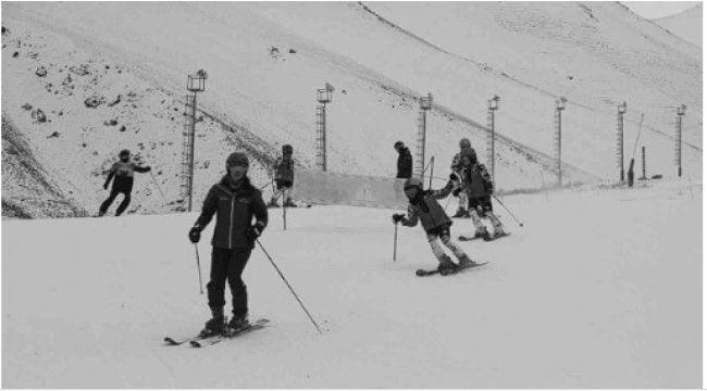 Türkiye'nin en erken açılan kayak pistine akın