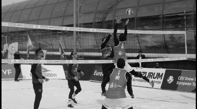 Erzurum'da kar voleybolu