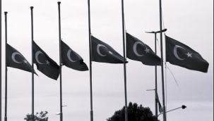 Bayraklar yarıya indi