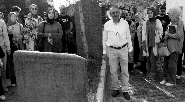 Prof. Dr. Özden: "Tarihi şahsiyetlerin mezarları gün yüzüne çıkarrılmalı"