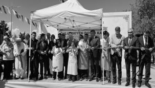 Olimpiyat Parkı'nda Sevgiyle Gülümseyen Kafe